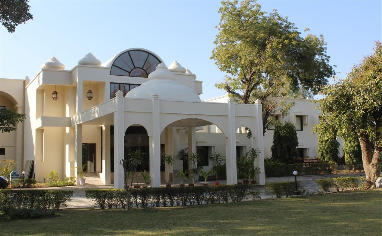 Mint Bundela Resort Khajuraho Bagian luar foto