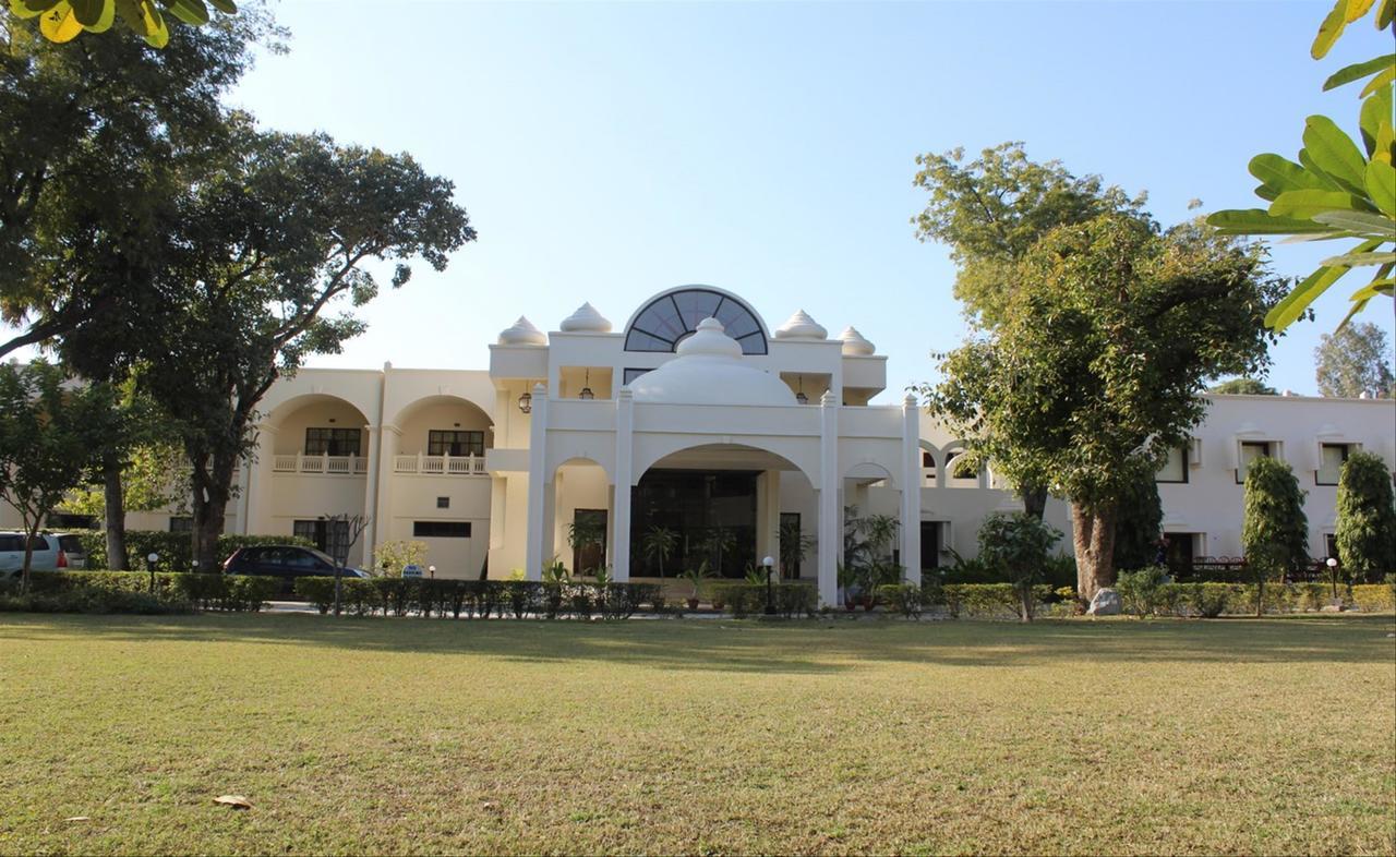 Mint Bundela Resort Khajuraho Bagian luar foto