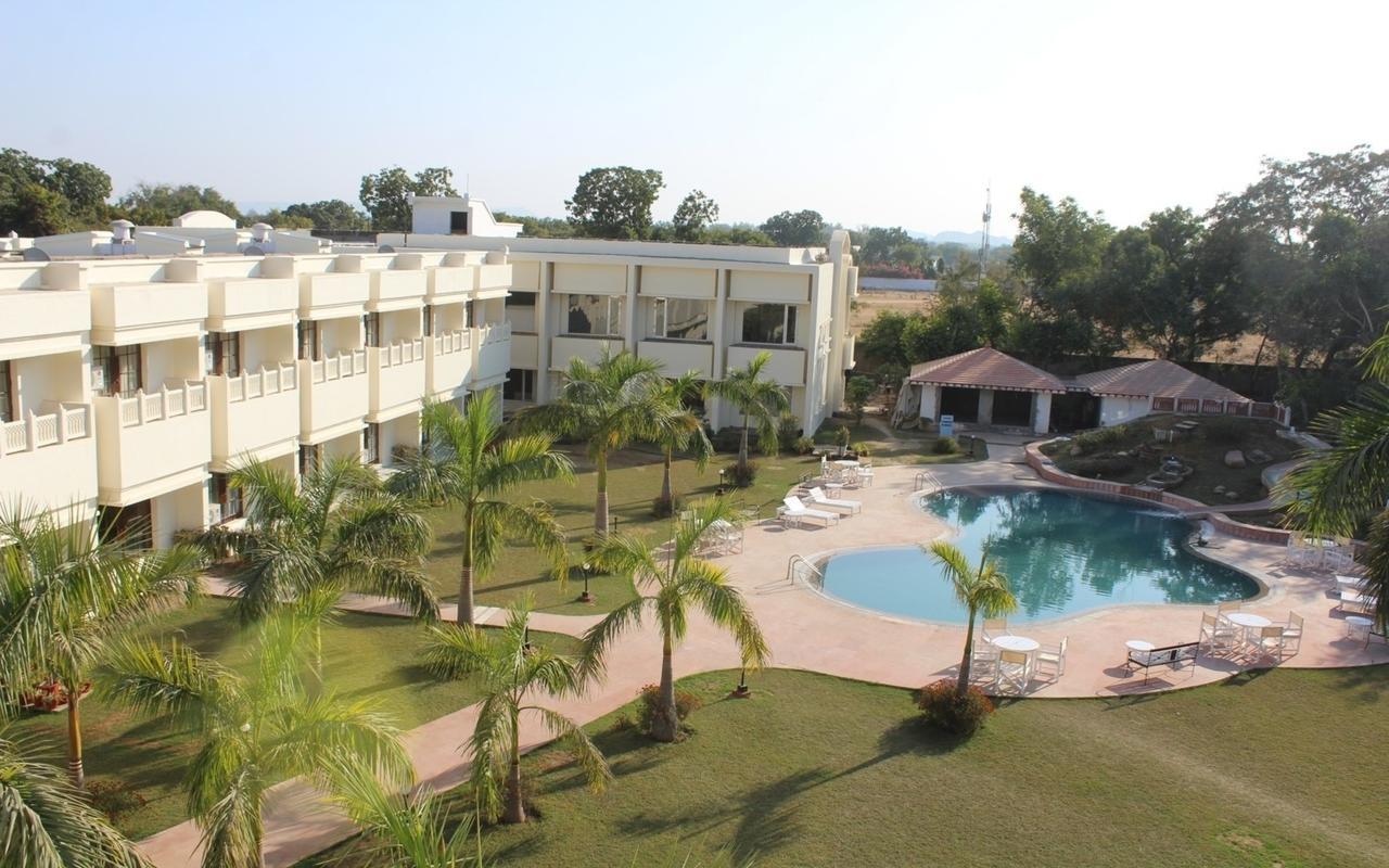 Mint Bundela Resort Khajuraho Bagian luar foto