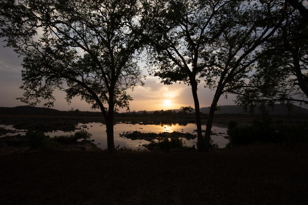 Mint Bundela Resort Khajuraho Bagian luar foto