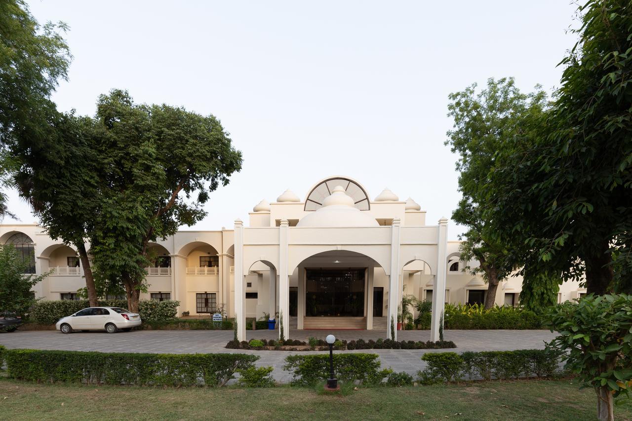 Mint Bundela Resort Khajuraho Bagian luar foto